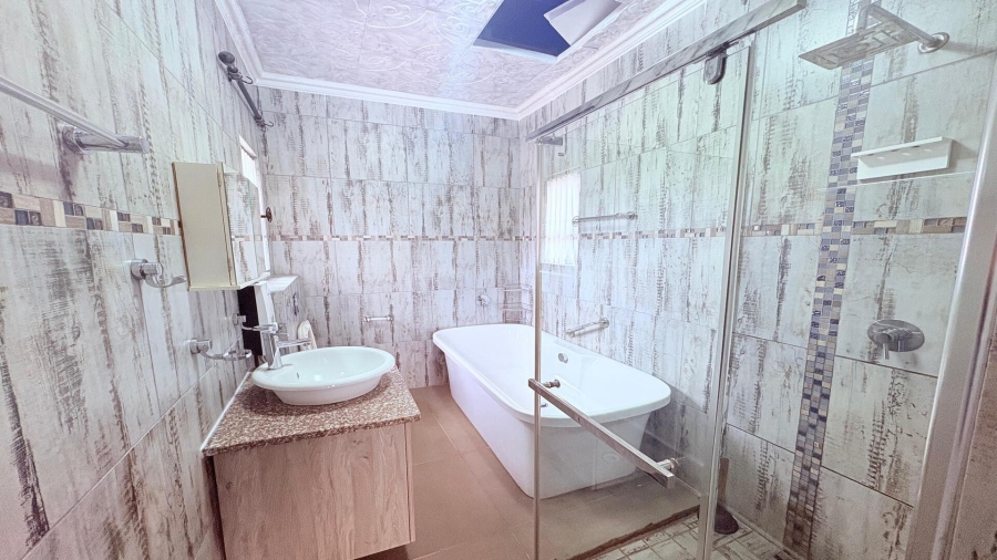 3 Bedroom Property for Sale in Hartenbos Central Western Cape